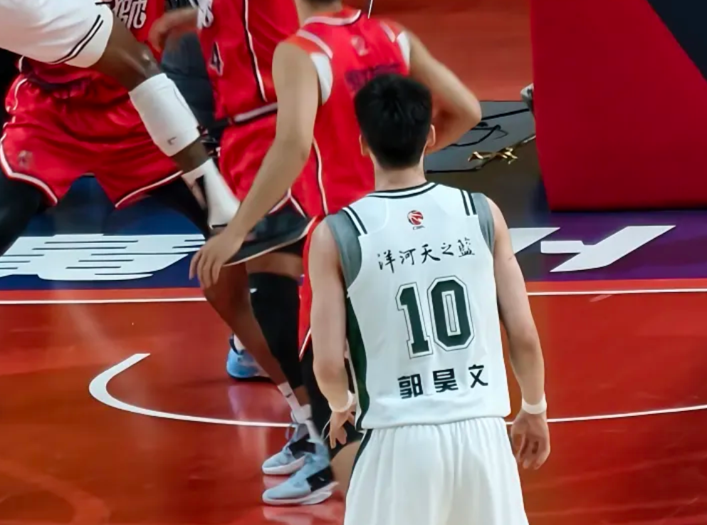 九游娱乐入口-郭昊文是真带不动同曦！连突带投轰30分，全场扛着前进，队友太菜